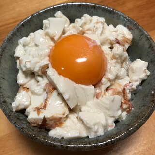 卵黄のせ鰹節豆腐丼